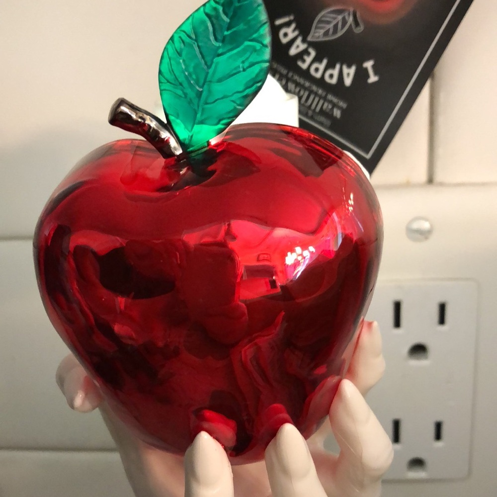 RETIRED Bath & Bodywork’s Forbidden Apple Wallflower Nightlight Halloween 2022 - Picture 6 of 7